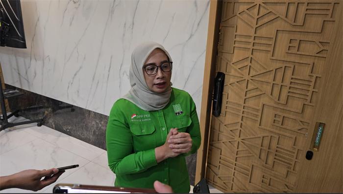 Nihayatul-Wafiroh-Komisi-IX-DPR_4.jpg