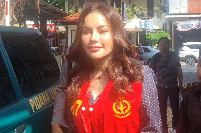 Beri Kesaksian di Kasus Dugaan Pemerasan, Reza Gladys Ungkap Awal Pertemuannya dengan Nikita Mirzani