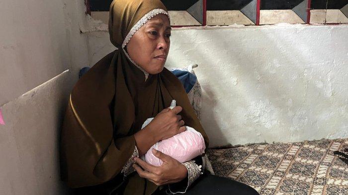 Nurjanah-sedih-anaknya-tewas.jpg