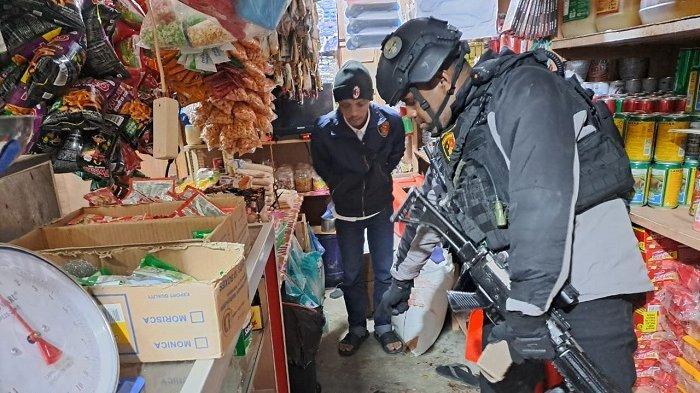 Olah-TKP-Lokasi-Penembakan-Brigpol-Johan-oleh-KKB.jpg