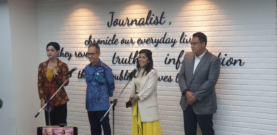 Otoritas-Jasa-Keuangan-OJK-dan-Kementerian-Komunikasi-dan-Digital-Komdigi-sa.jpg