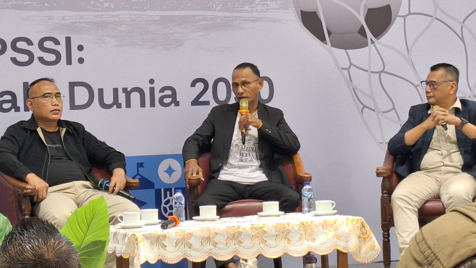 PANDANGAN-LEGENDA-Legenda-hidup-sepakbola-Indonesia-Rochy-Putiray.jpg