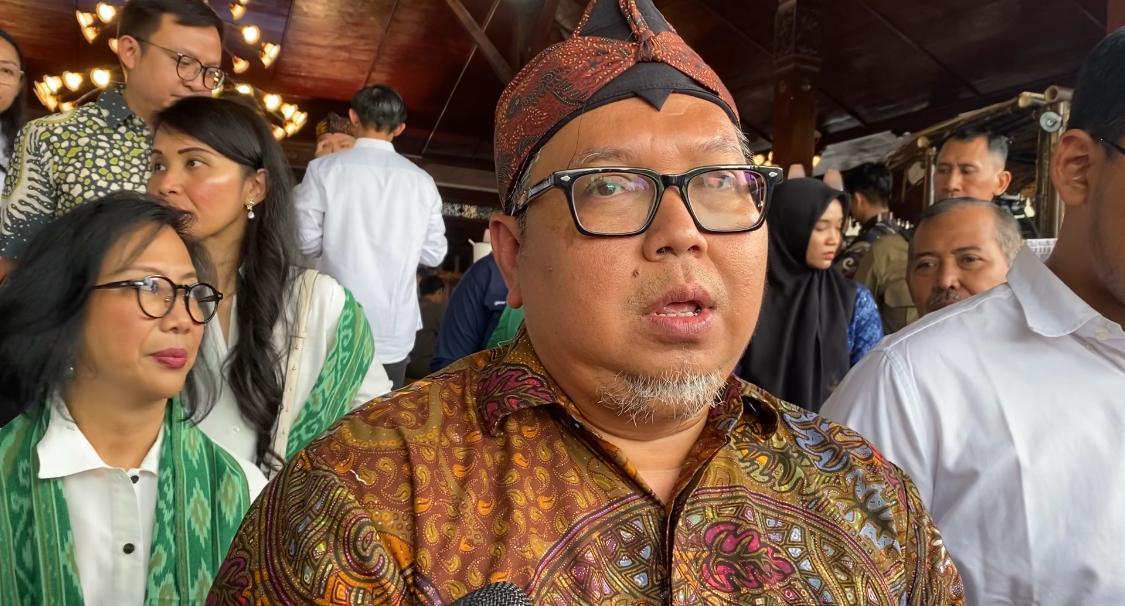PEDAGANG-BAJU-THRIFTING-Deputi-Bidang-Usaha-Kecil-Kementerian-UMKM-Temmy-Satya.jpg