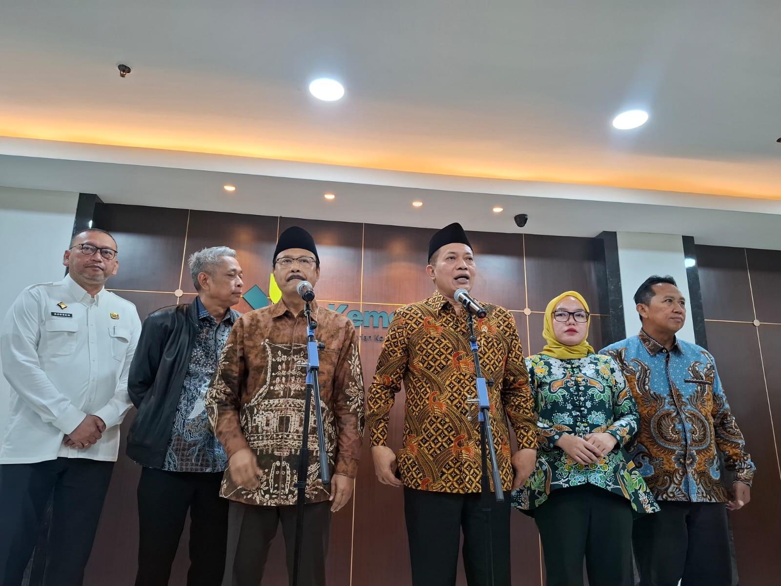 PENERIMA-BANSOS-JADI-ANGGOTA-KDMP-Menteri-Koperasi-Ferry-Juliantono.jpg