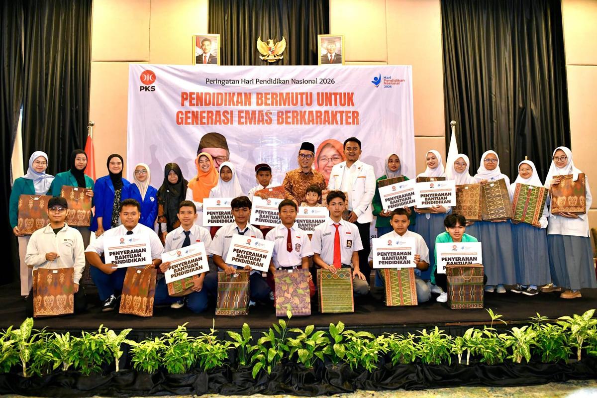 Rayakan Hardiknas 2026, PKS Beri Apresiasi untuk Guru yang Tempuh 70 Km Demi Mengajar