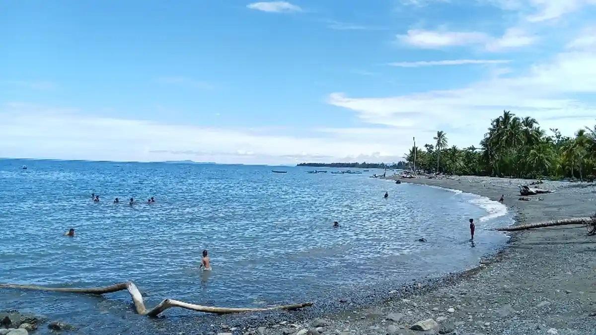 Pantai-Bobo-di-kampung-abreso-distrik-ransiki-kabupaten-manokwari-selatan-Papua-Barat.jpg