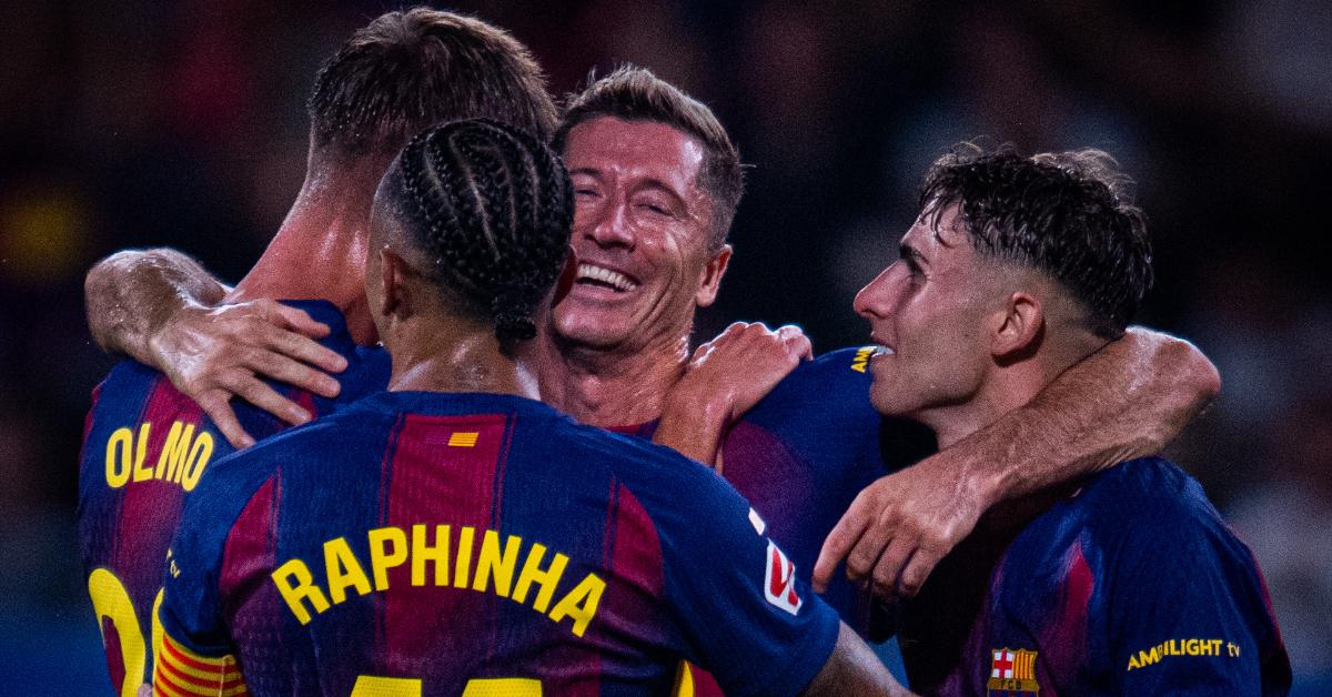 Para-pemain-Barcelona-merayakan-gol-Robert-Lewandowski.jpg