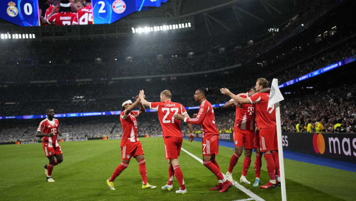 Para-pemain-Bayern-Munchen-merayakan-gol-saat-melawan-Real-Madrid-di-Liga-Champions.jpg