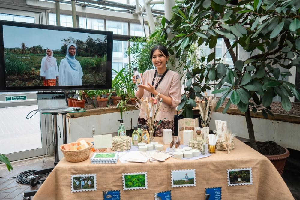 ParagonCorp-Booth-di-London.jpg