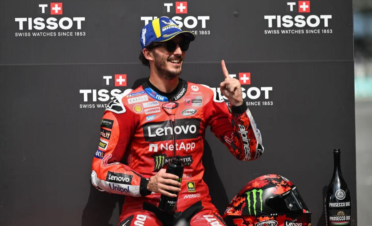 PECCO BAGNAIA - Ekspresi dari pembalap Ducati Lenovo, Pecco Bagnaia, ketika berada di podium utama sprint race MotoGP Malaysia 2025 di Sirkuit Sepang, pada 25 Oktober 2025. (Foto: Laman Resmi MotoGP)