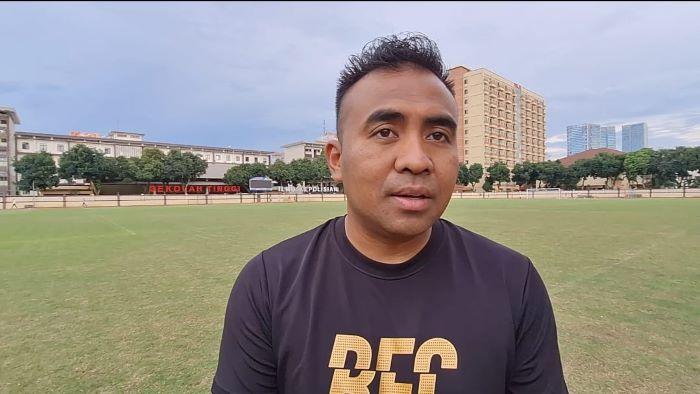 Pelatih-Bhayangkara-FC-Hanim-Sugiarto-saat-menceritakan-perjuangan.jpg