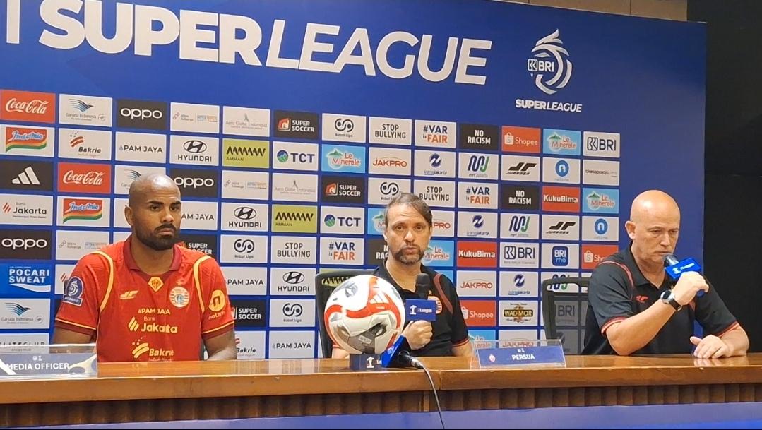 Pelatih-Persija-Jakarta-Mauricio-Souza-dan-pemainnya-Thales-Lira.jpg