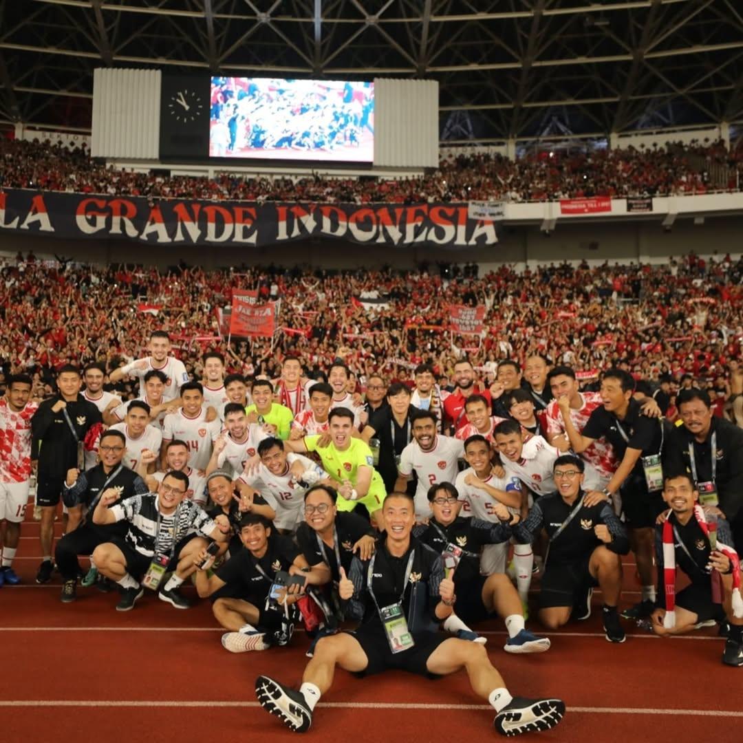 Pelatih-Shin-Tae-yong-STY-berfoto-bersama-para-pemain-Timnas-Indonesia.jpg