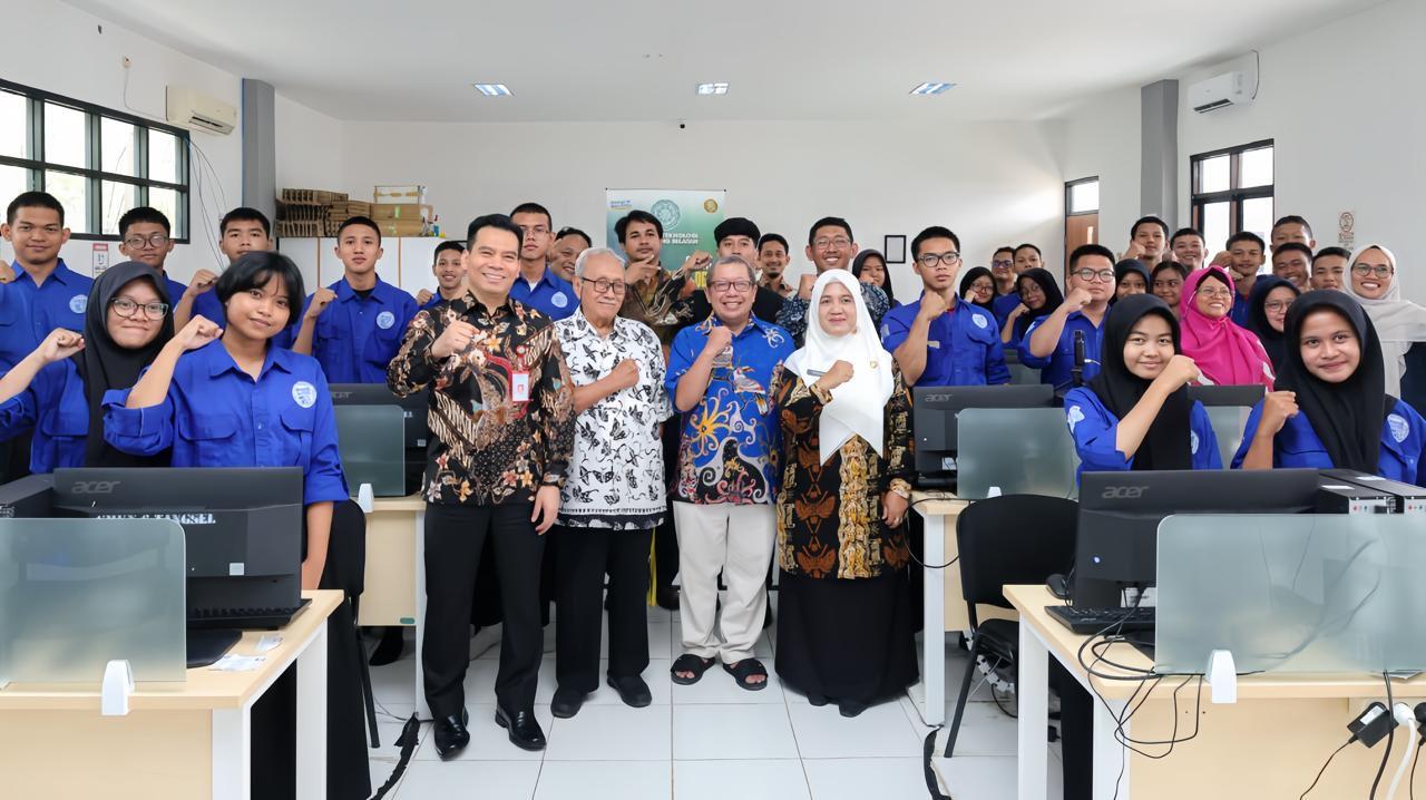 Pelibatan-para-praktisi-di-ruang-belajar-siswa-dengan-konsep-Expert-Goes-to-School.jpg