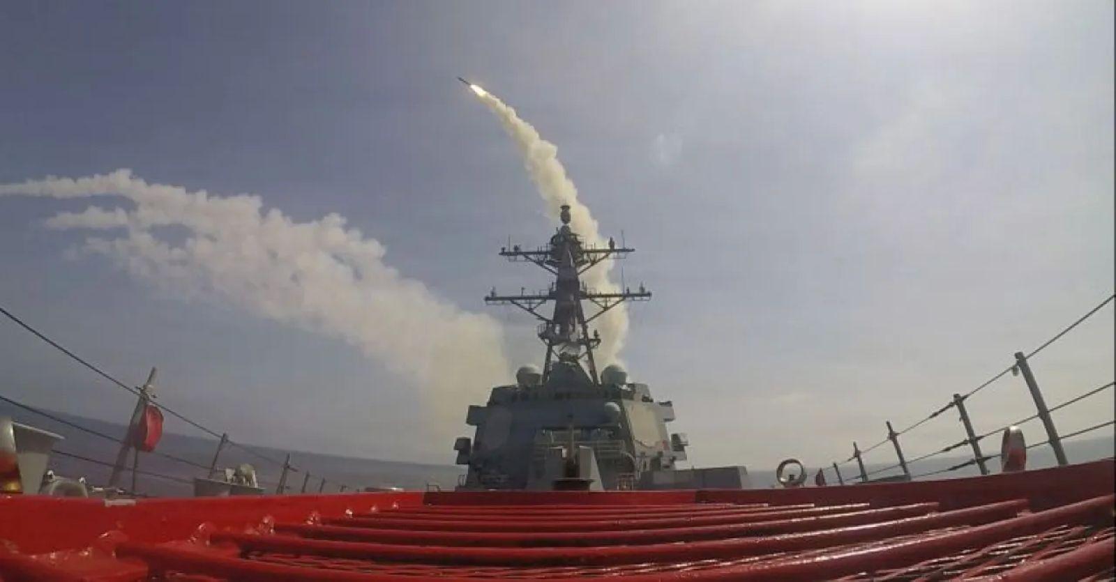 Peluncuran-rudal-Tomahawk-dari-sebuah-kapal-perang-Amerika-Serikat.jpg