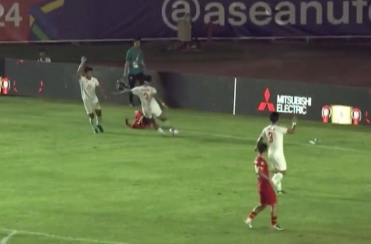 Pemain-Timnas-Indonesia-Marselino-Ferdinan-terjatuh-dan-kepalanya-kena-bola-tendangan.jpg