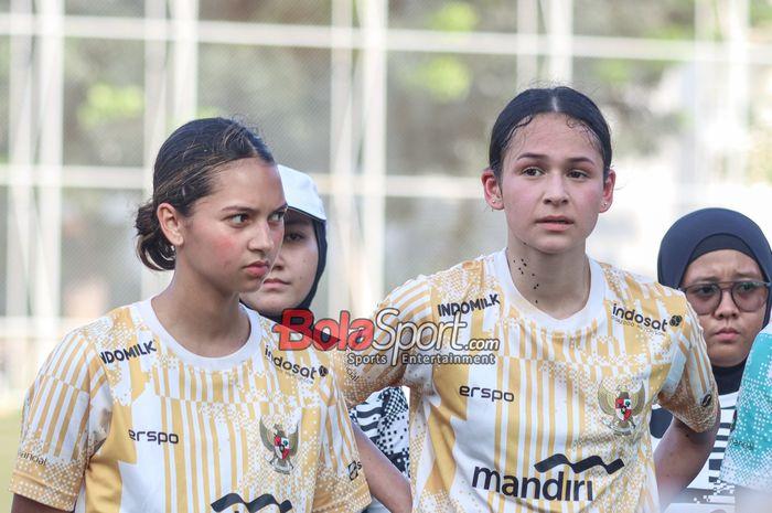 Pemain-Timnas-Wanita-Indonesia-Noa-Leatomu-dan-Estella-Loupatty.jpg
