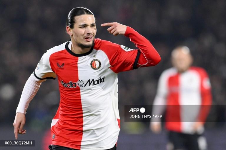 Pemain-depan-Feyenoord-asal-Aljazair-23-Anis-Hadj-Moussa-merayakan-gol.jpg