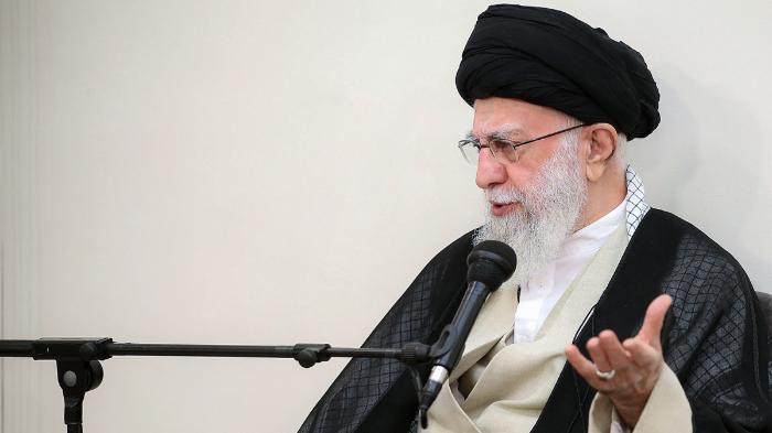 Pemimpin-Tertinggi-Iran-Ali-Khamenei-3rqe.jpg