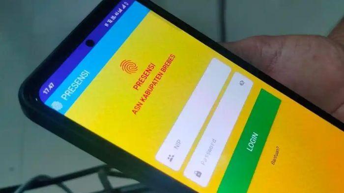 PRESENSI ASN - Foto aplikasi presensi ilegal melalui smartphone yang beredar di kalangan ASN Pemkab Brebes, Jawa Tengah Rabu (29/4/2026).