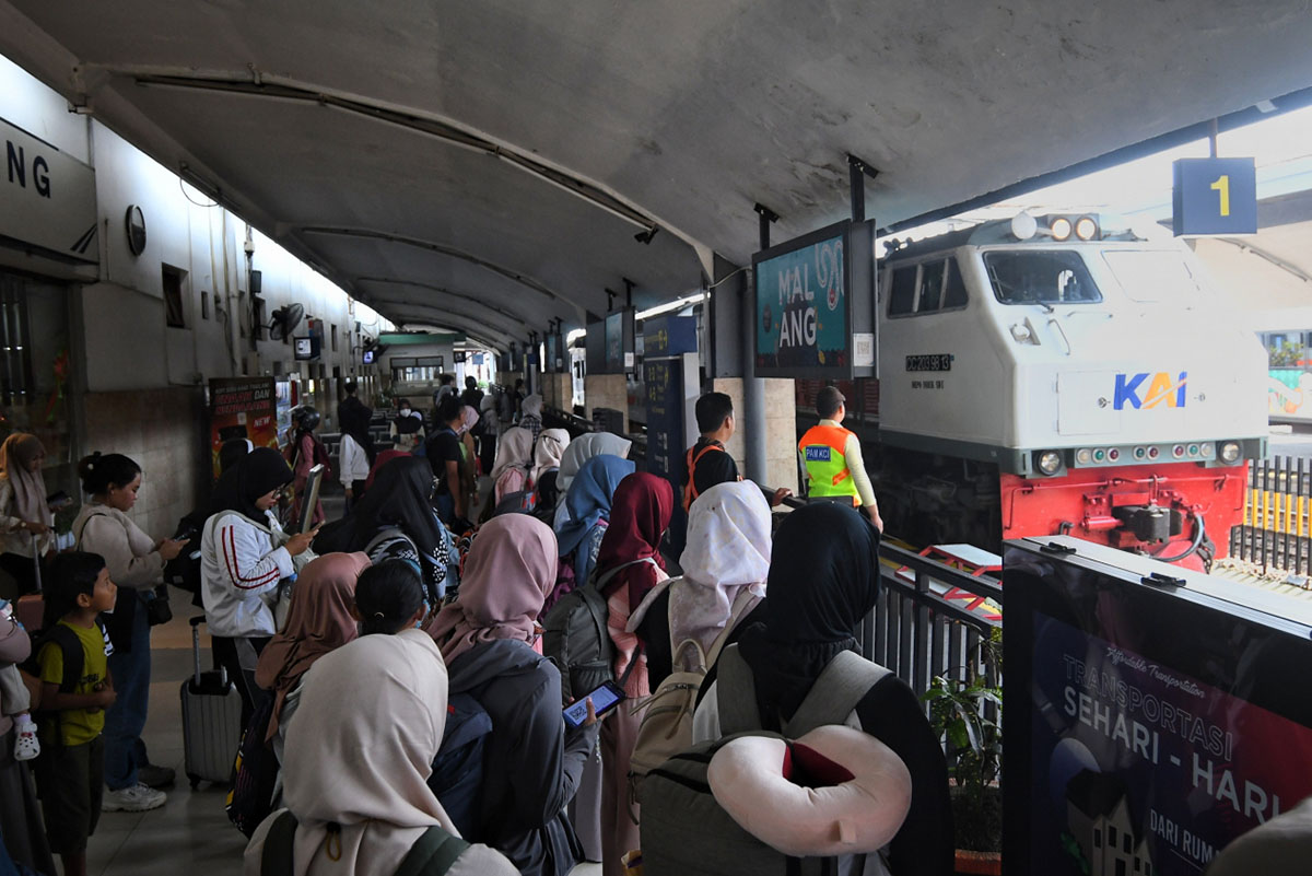 Pemudik-Mulai-Padati-Stasiun-Kereta-Api-Kota-Baru-Malang_20250328_135139.jpg