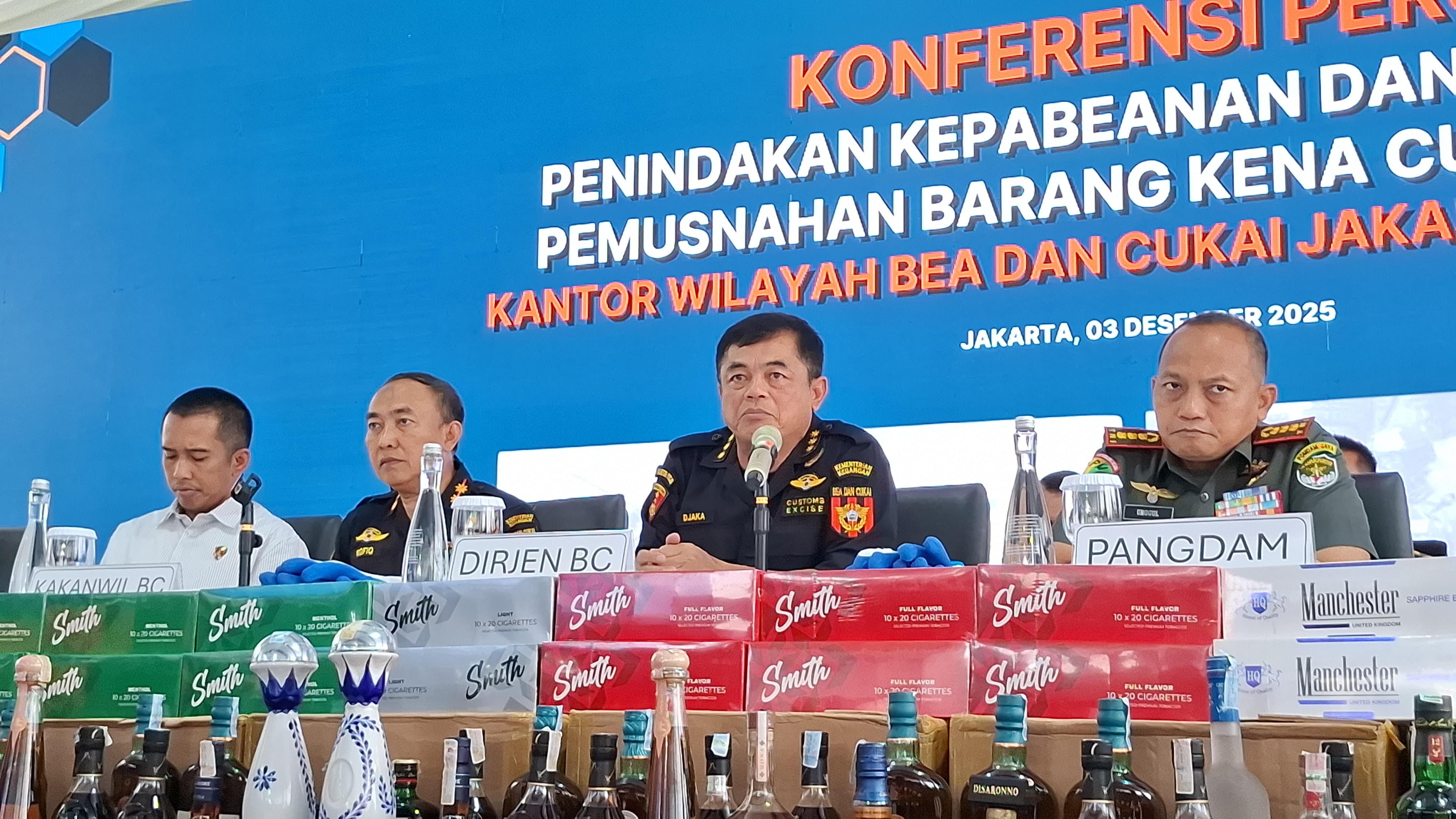 Bea Cukai Musnahkan Jutaan Batang Rokok dan Minuman Keras Rp 26,1 Miliar 