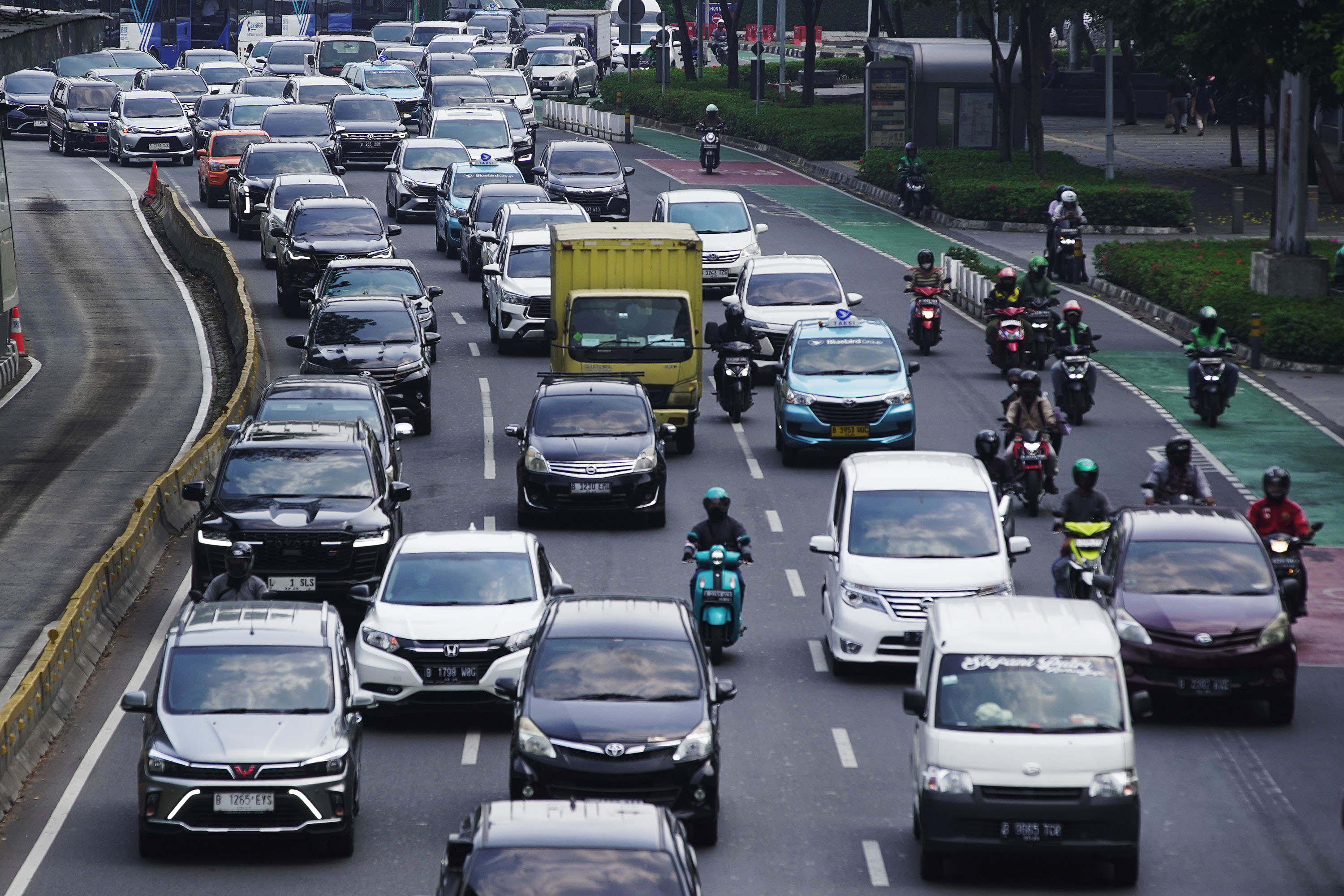 Pemutihan-Pajak-Kendaraan-di-Jakarta_20250616_181101.jpg