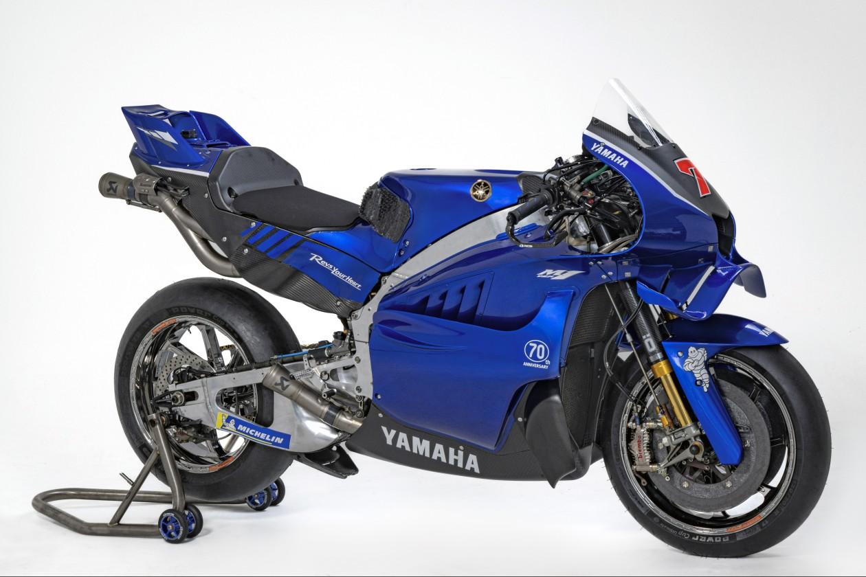 V4 M1 - Penampakan sisi kanan motor baru Yamaha YZR-M1 yang memperkenalkan mesin terbarunya, V4, untuk balapan MotoGP San Marino 2025 di Sirkuit Misano, Rimini, Italia, Minggu (14/9/2025) malam WIB.