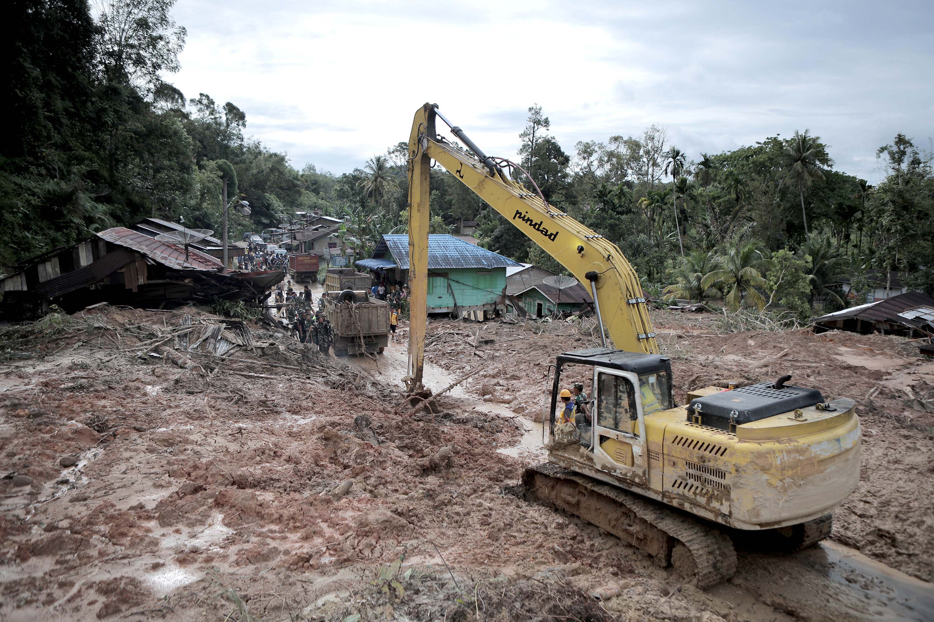 Pencarian-Korban-Banjir-dan-Longsor-di-Sumatra_20251130_123108.jpg