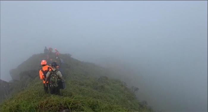 Pencarian-Pesawat-ATR-di-Gunung-Bulusaraung.jpg