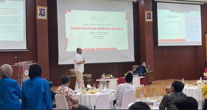 Saiful Mujani Ungkap Sejumlah Alasan Prabowo Harus Diturunkan, Para Mahasiswa UIN Tepuk Tangan