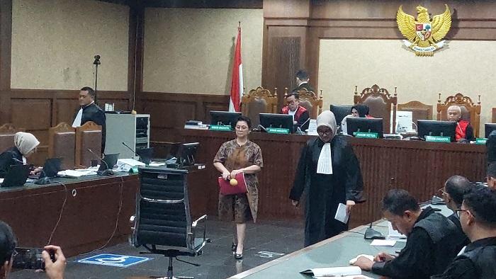 Pengacara-Lisa-Rachmat-saat-jalani-sidang-pemeriksaan-terdakwa-321.jpg