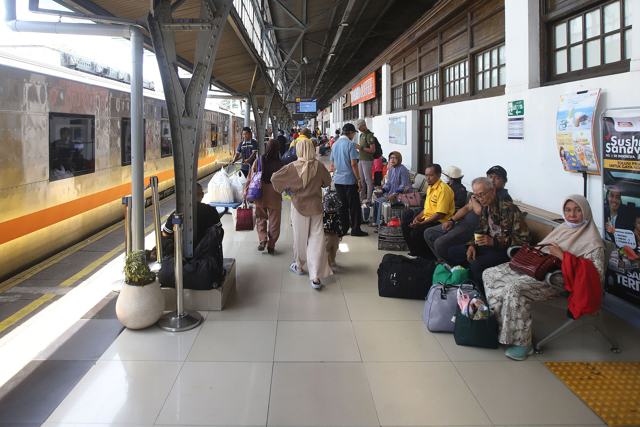 Pengguna-Kereta-Api-Naik-10-Persen-Selama-Nataru_20251222_152649.jpg