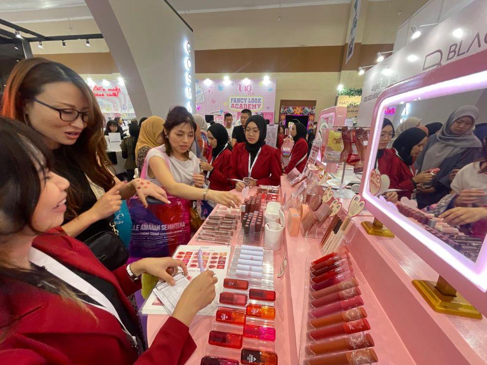 Pengunjung-Cosmobeauté-Indonesia-di-JCC-Senayan-Jakarta.jpg