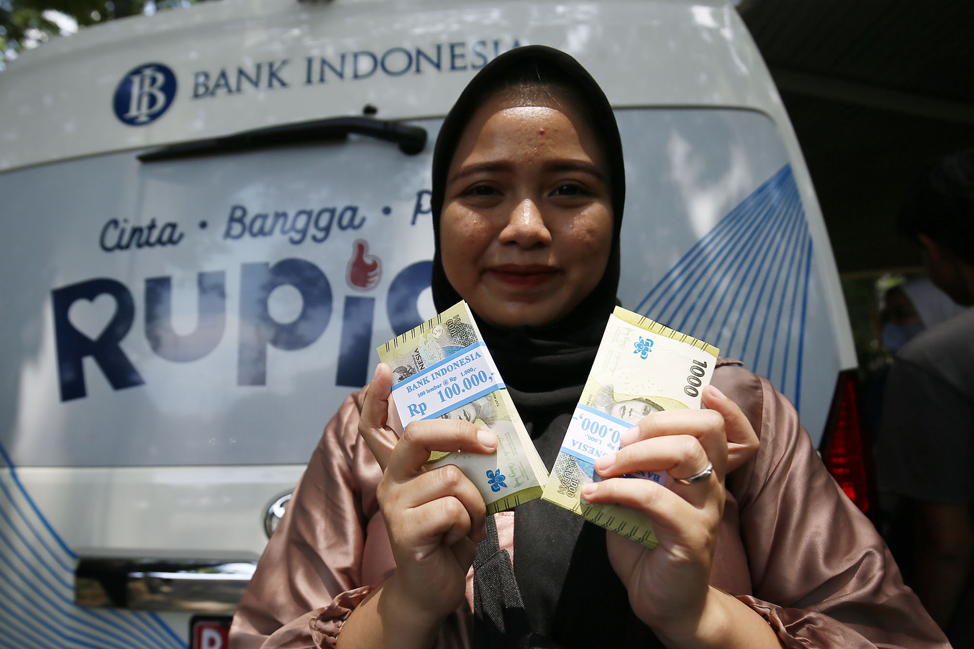 Penukaran-Uang-Rupiah-Baru-di-Stasiun-Gambir_20260316_222728.jpg