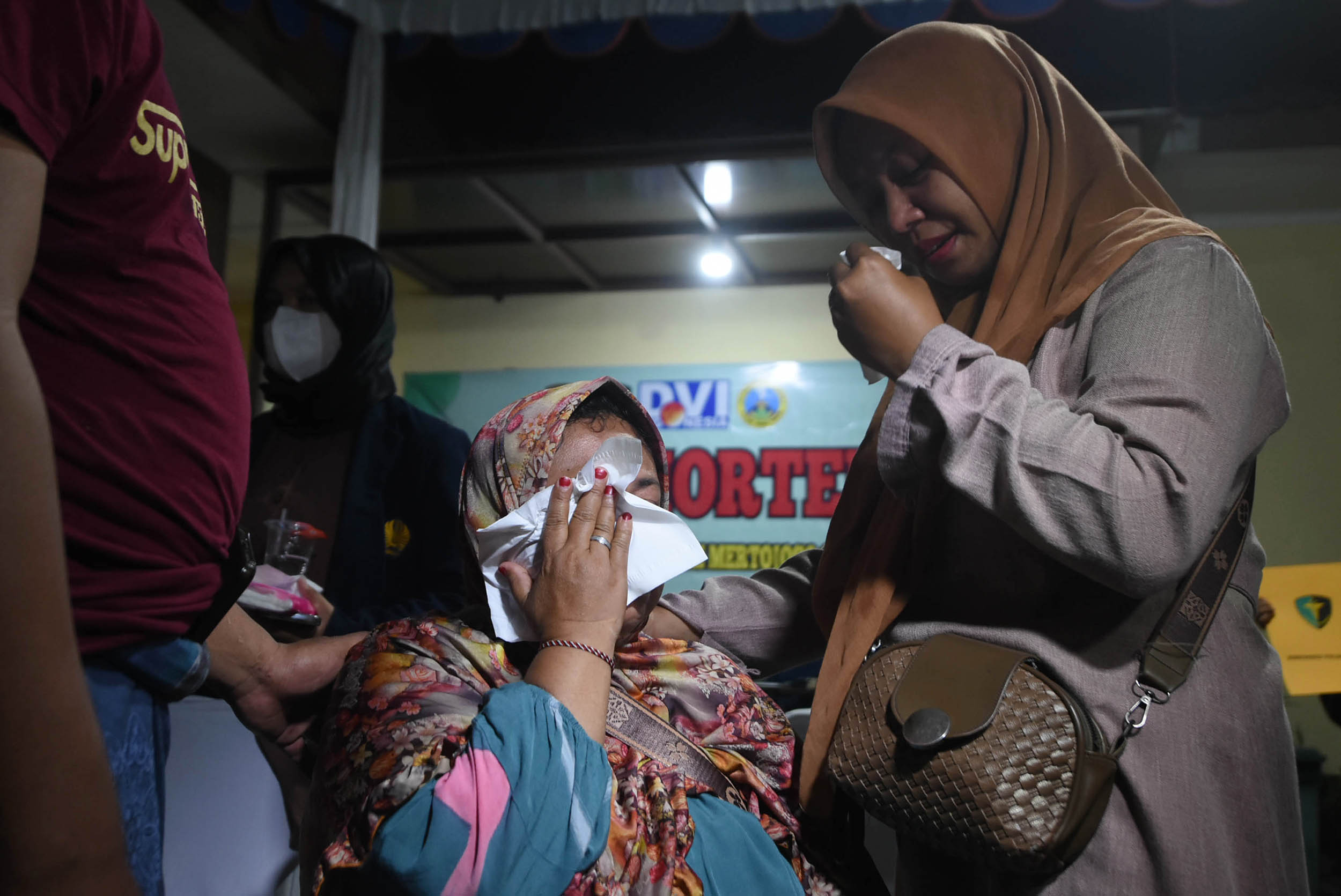Penyerahan-Jenazah-Korban-Musala-Ponpes-Ambruk-ke-Keluarga_20251007_082004.jpg