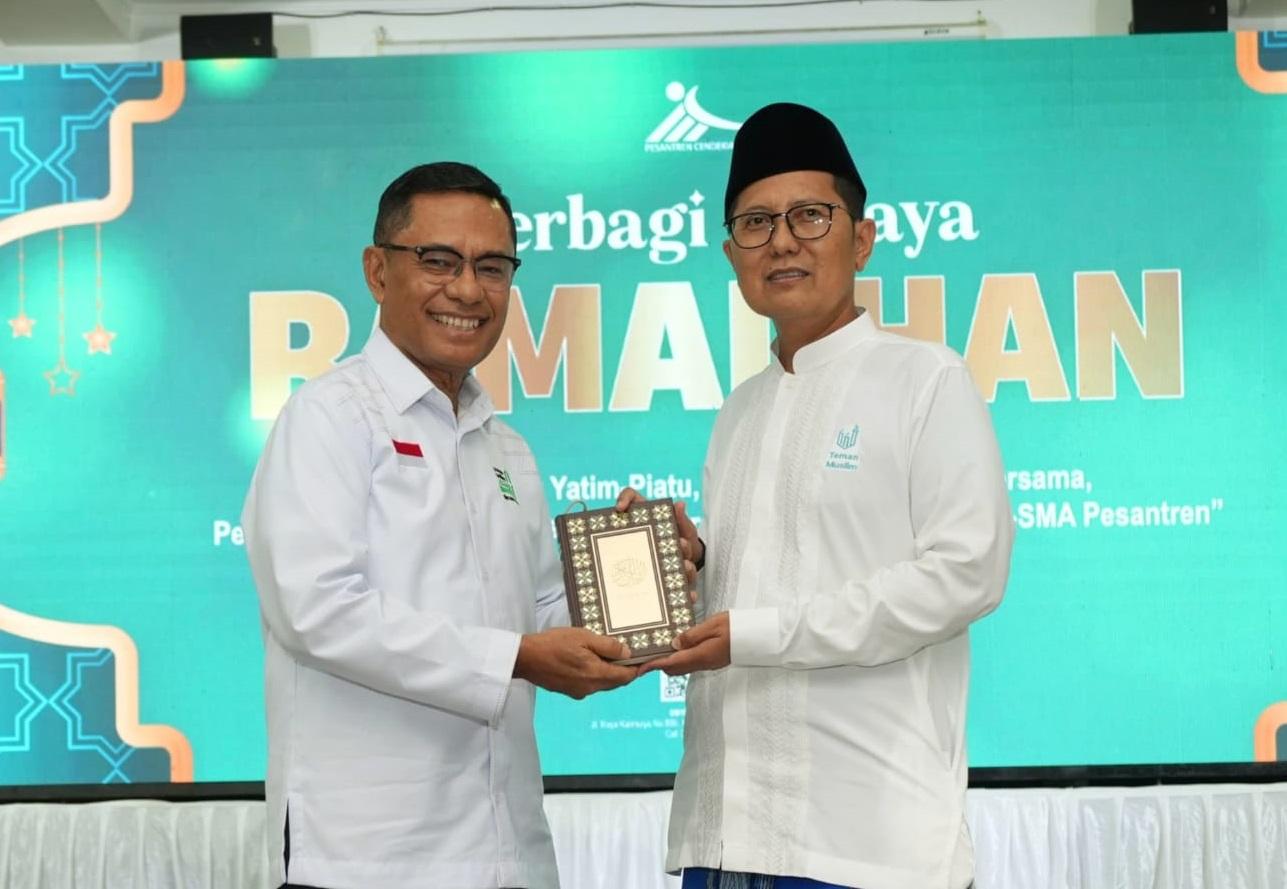 Penyerahan-mushaf-Alquran.jpg