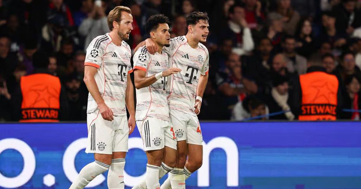 Penyerang Bayern Munchen, Luis Diaz mencetak 2 gol ke gawang PSG dalam laga Liga Champions di Parc des Princes Stadium, Rabu (5/11/2025).