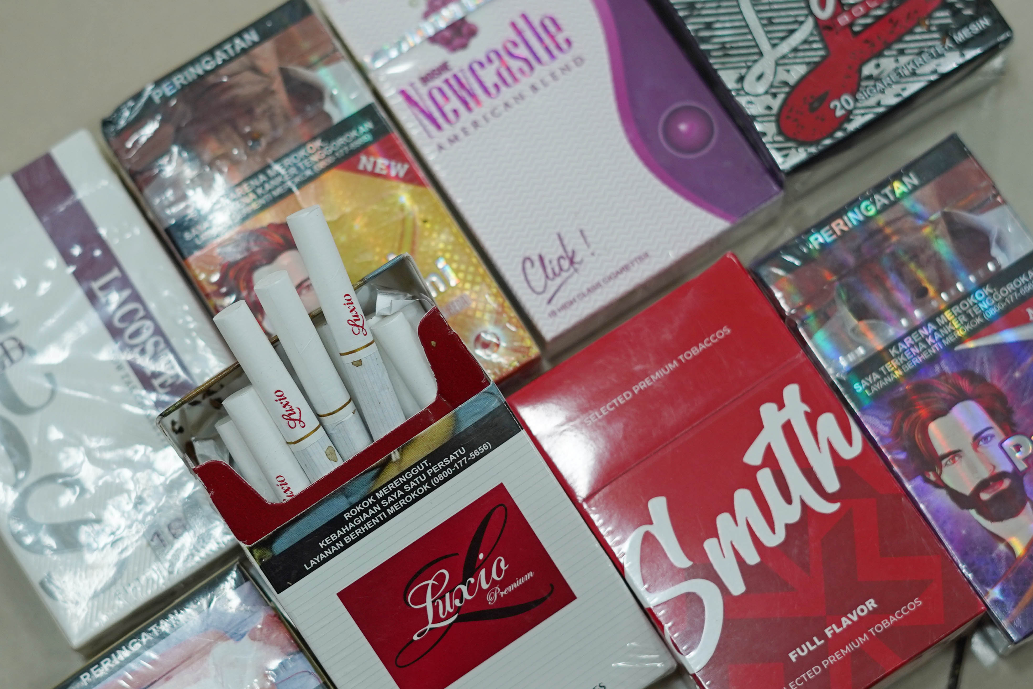 Peredaran-Rokok-Ilegal-Kian-Marak_20251020_230535.jpg