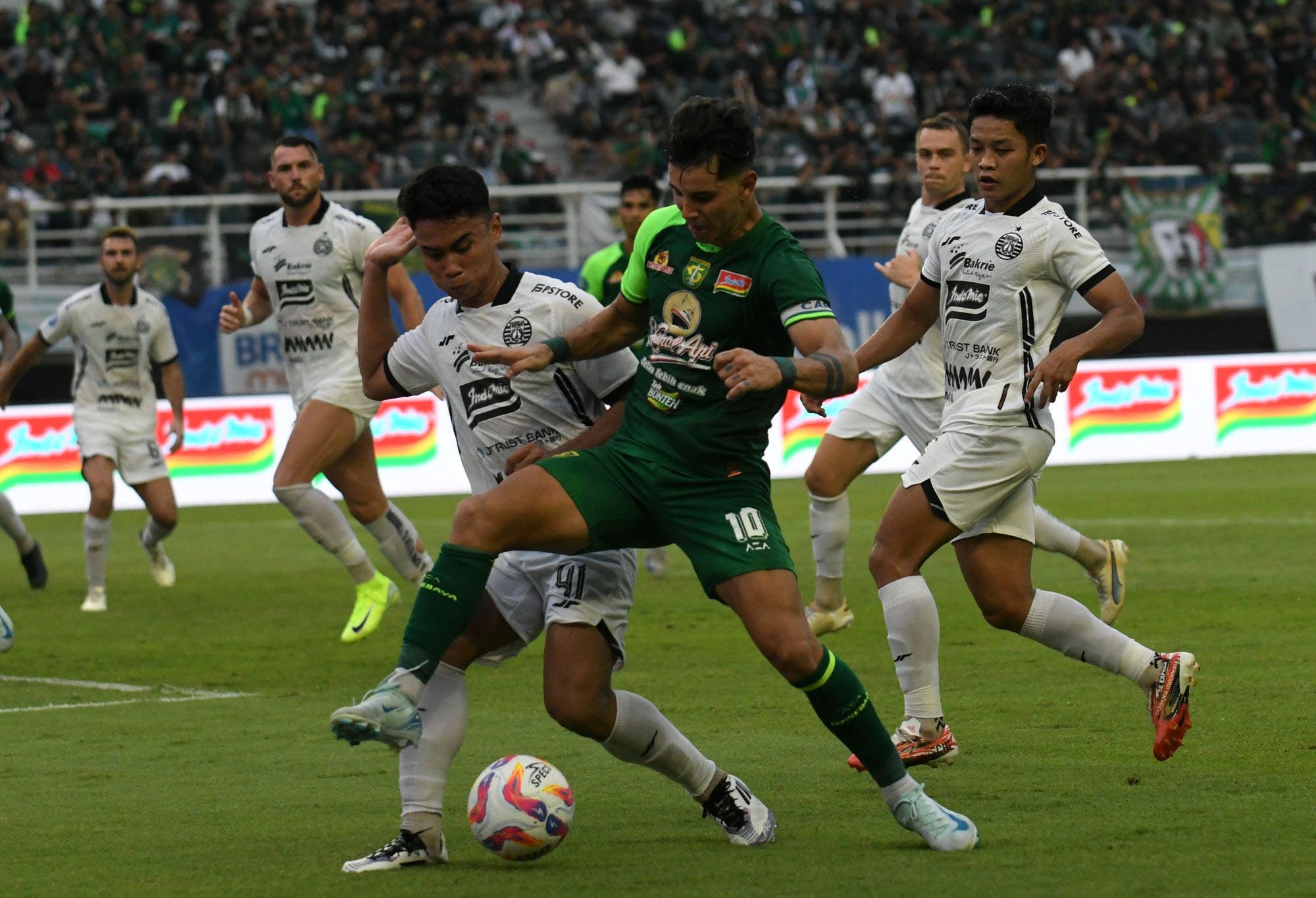 Persebaya-Surabaya-Taklukkan-Persija-Jakarta_20241123_002654.jpg