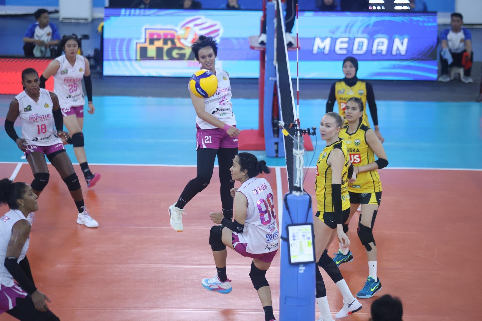 BERDUEL - Pertandingan Proliga 2026 fase reguler antara Gresik Phonska Plus Indonesia melawan Jakarta Popsivo Polwan di GOR Voli Indoor Sumut Sport Center, Deli Serdang, Sumatera Utara, Kamis (15/1/2026).