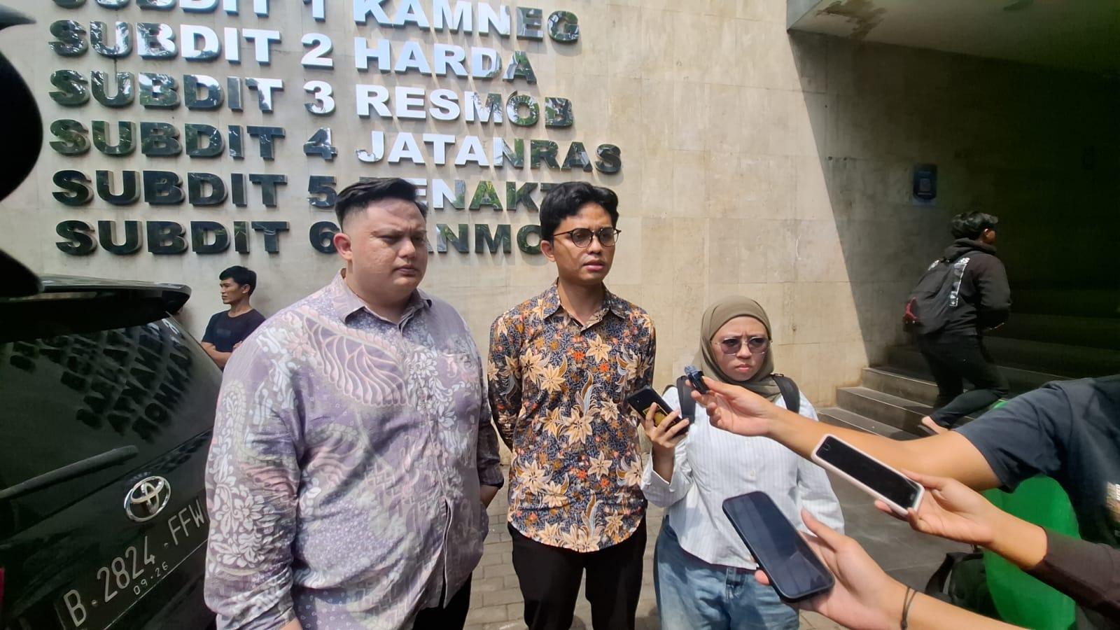 Perwakilan-tim-investigasi-TAUD-Ravio-Patra-diperiksa.jpg