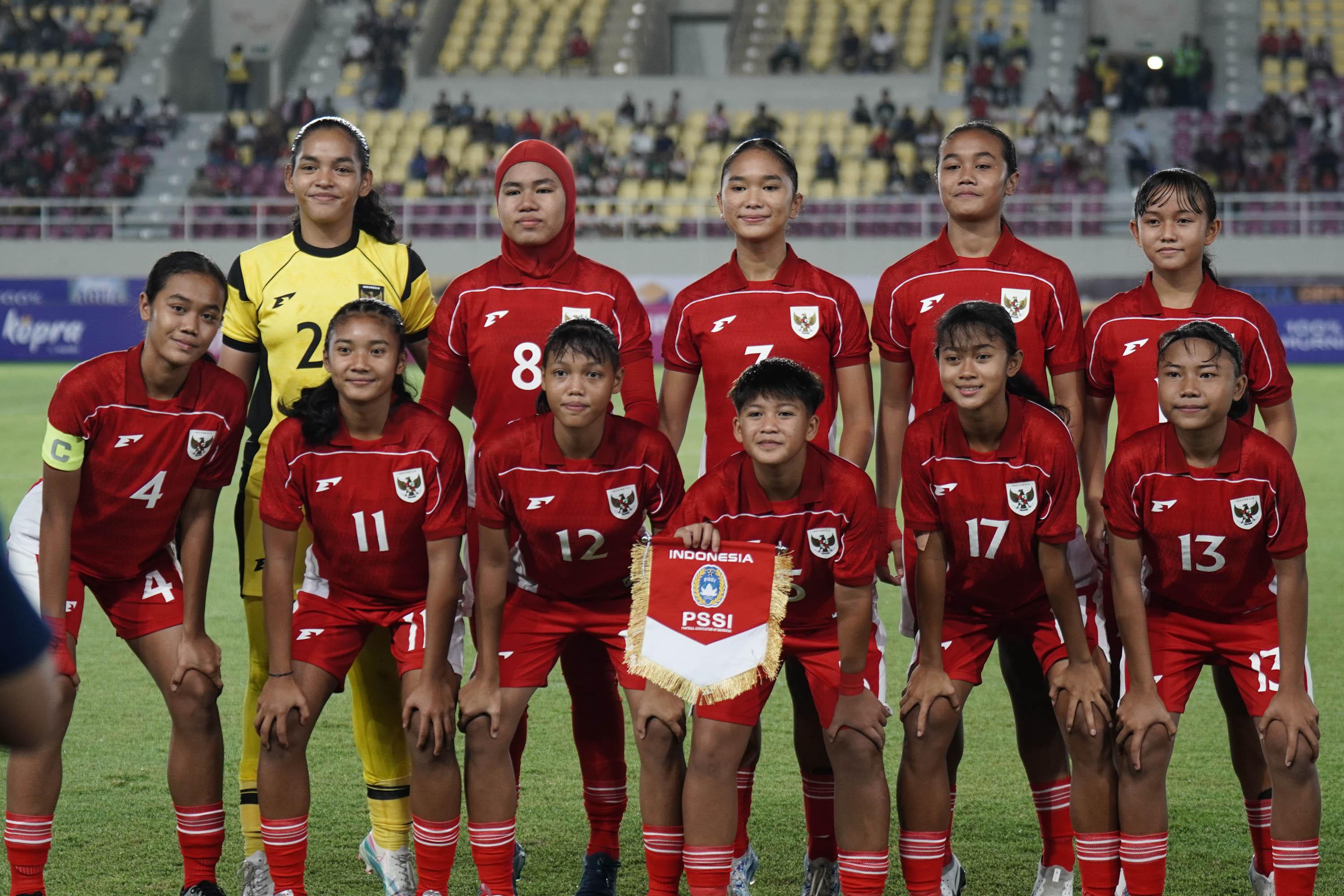Pesepak-bola-Timnas-Putri-U16-Indonesia-foto-bersama.jpg