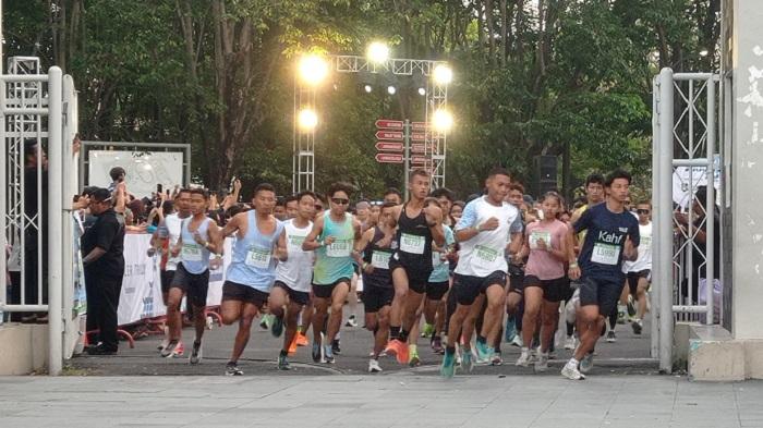 Peserta-meninggalkan-garis-start-event-lari-SHA-Run-For-Solo.jpg