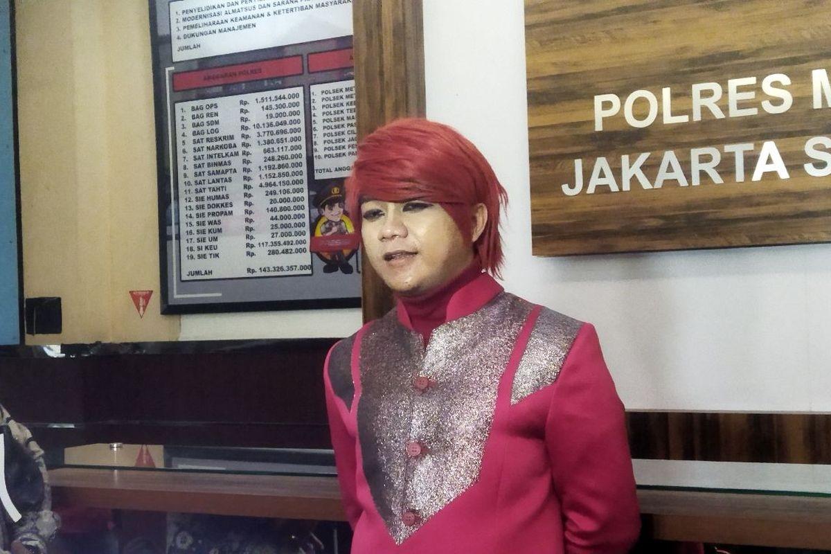 Pesulap-Merah-saat-ditemui-di-Polres-Metro-Jakarta-Selatan-pada-Jumat-23122022.jpg