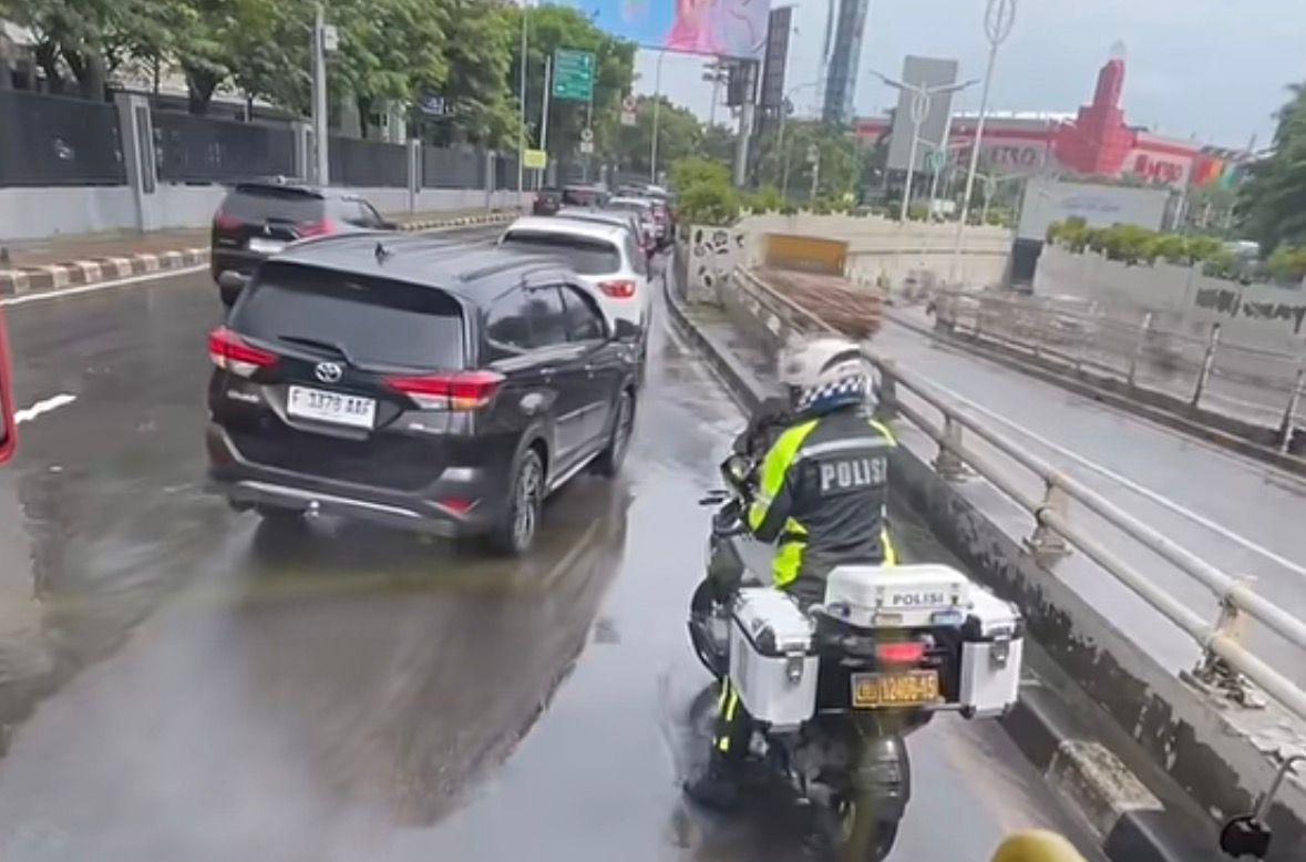 Viral Video Polisi Stop Bus Transjakarta di Jaksel, Dirlantas: Bukan Pelanggaran, Diskresi