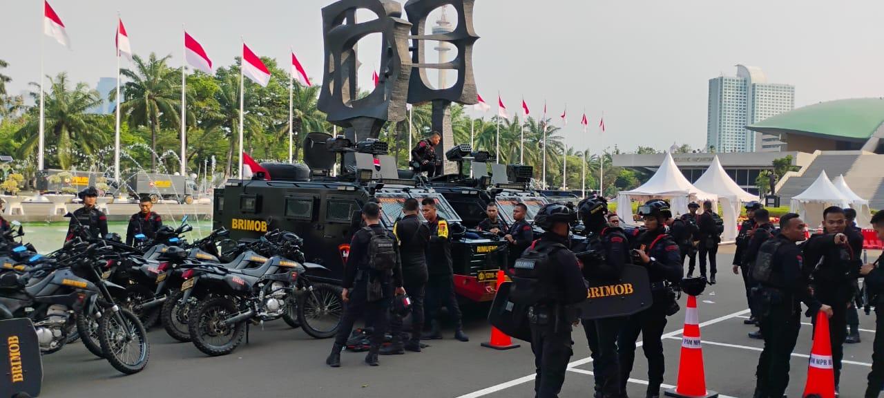 Demo Mahasiswa di DPR Memanas, Baraccuda dan Water Cannon Disiagakan