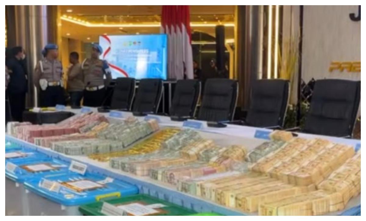 Polri-Lihatkan-Uang-dan-Emas-Kasus-Korupsi-3-BUMN.jpg