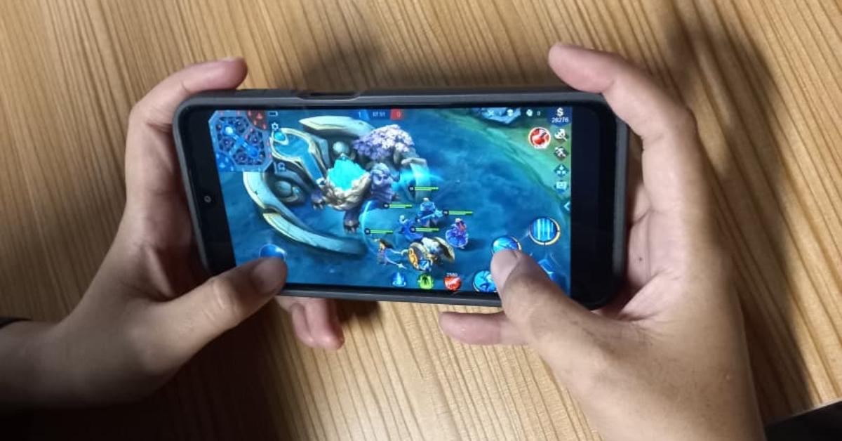 Potret-bermain-gim-Mobile-Legends-yang-diambil-Selasa-14102025.jpg