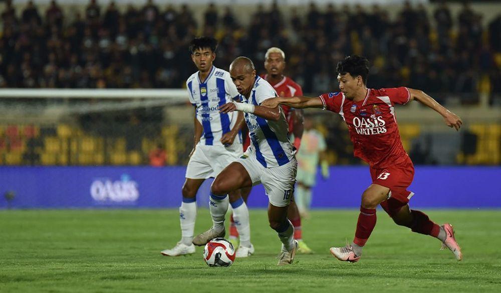 Potret-duel-Persijap-Jepara-vs-Persib-Bandung-di-Super-League.jpg